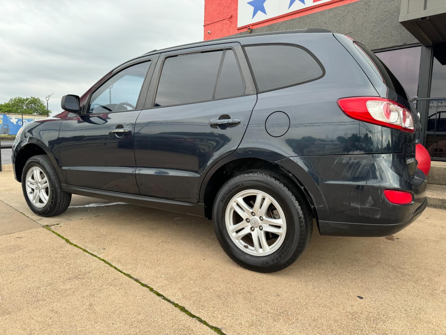 2010 BLUE HYUNDAI SANTA FE (5NMSG3AB8AH) , located at 5900 E. Lancaster Ave., Fort Worth, TX, 76112, (817) 457-5456, 0.000000, 0.000000 - Photo#6